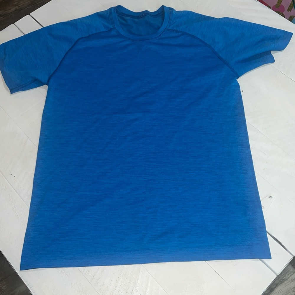 Lululemon Athletica vent tech Blue Crew Neck Short Sleeve Tee